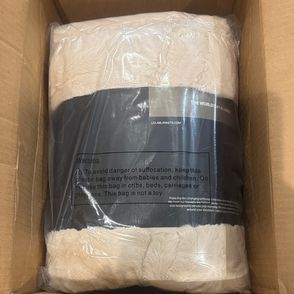 Lola Blankets Plush Throw/Blanket/Bondi Beige/Size L/NEW! NIB! SEALED! Serene!!! - Picture 10 of 16